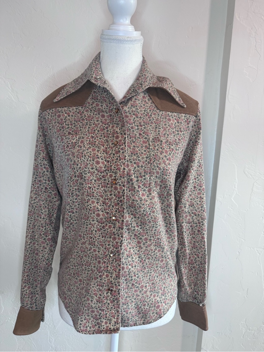 Vintage 1970s Style Floral Western Button Up Shirt Faux Suede Yoke